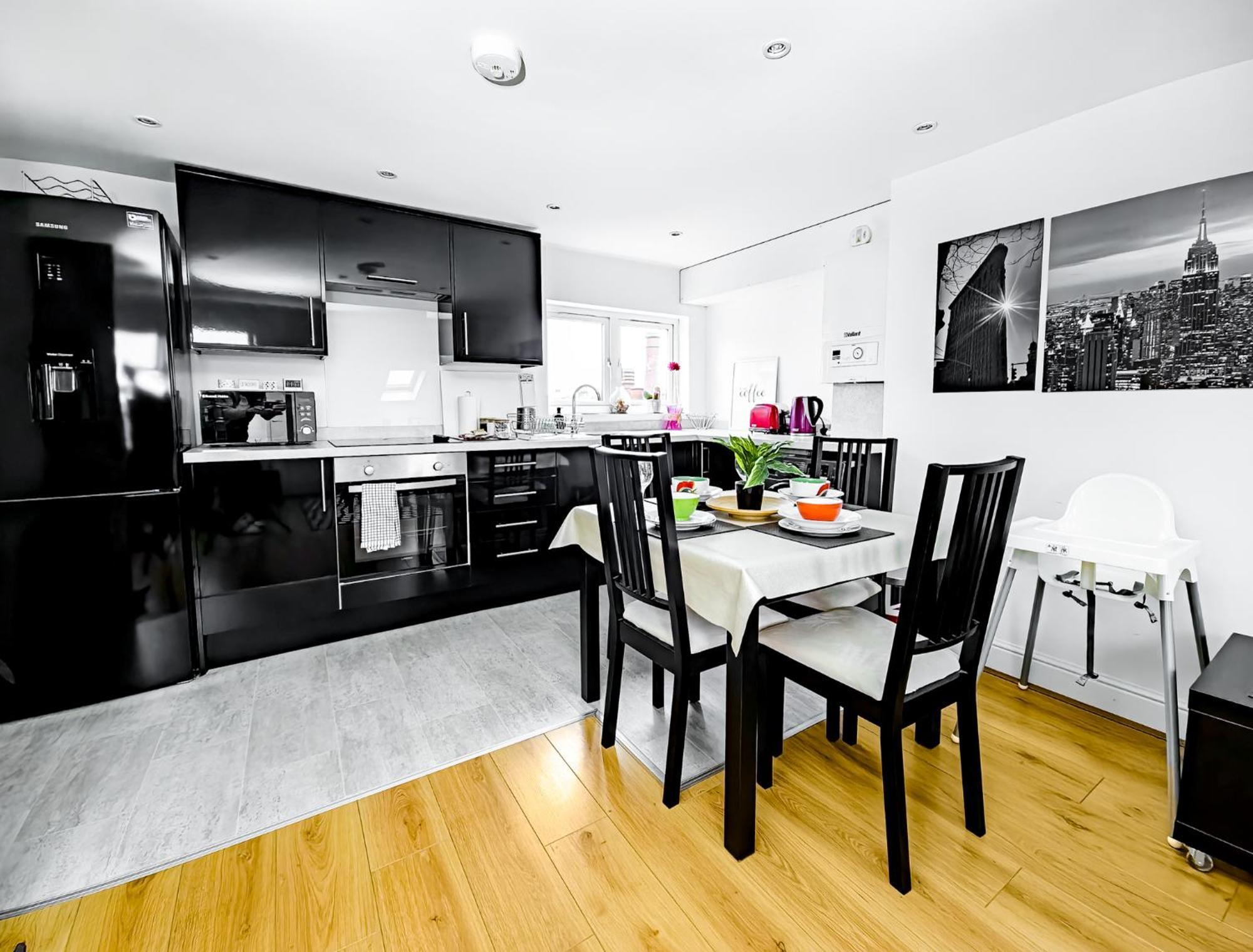 Charming London Home, Opp Arnos Grove Underground Station, Parking New Southgate Exterior foto